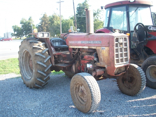 International Harvester (IH) 674 Picture 2