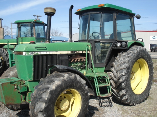 John Deere 3255 Picture 2