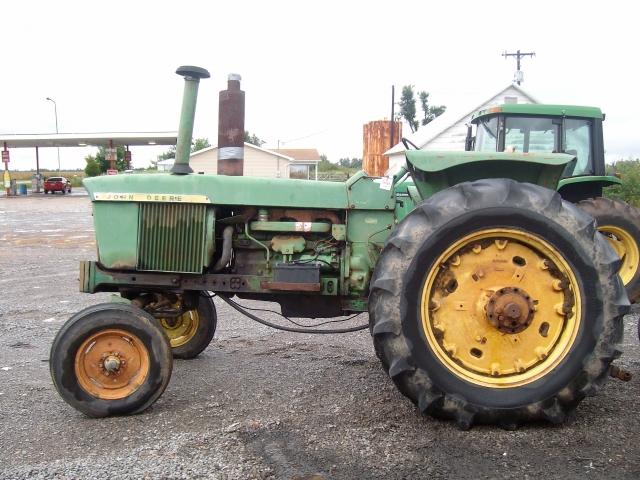 John Deere 4320 Picture 2