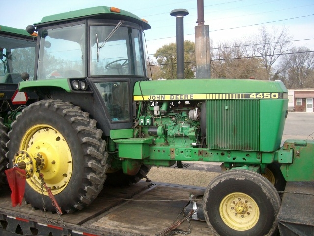 John Deere 4450 Picture 2