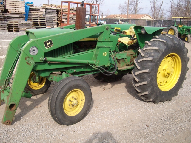 John Deere 2030 Picture 2