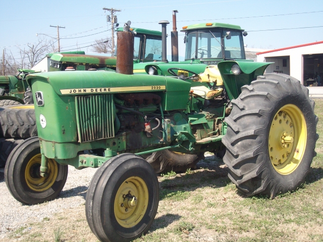 John Deere 2030 Picture 1