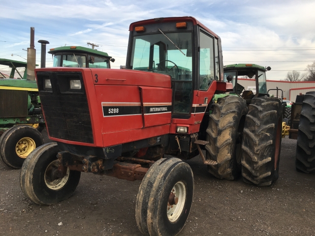 International Harvester (IH) 5288 Picture 2