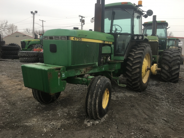 John Deere 4755 Picture 2