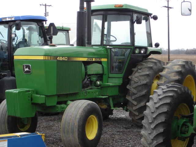 John Deere 4840 Picture 2