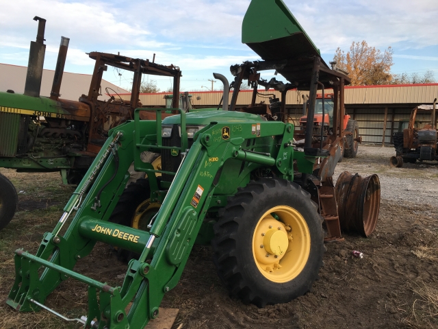 John Deere 6105D Picture 1