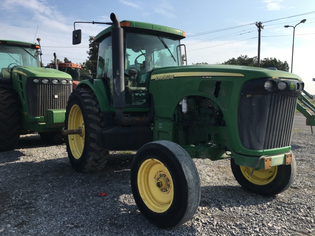 John Deere 8120 Picture 2