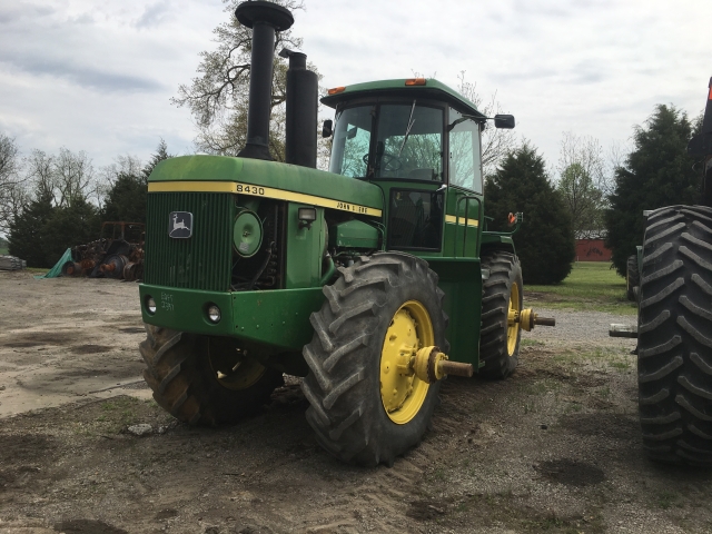 John Deere 8430 Picture 2