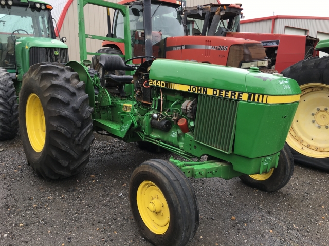 John Deere 2440 Picture 2