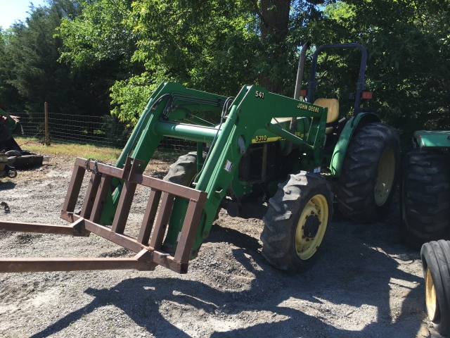 John Deere 5310 Picture 2