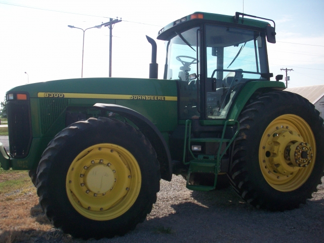 John Deere 8300 Picture 1