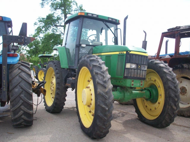 John Deere 7210 Picture 1