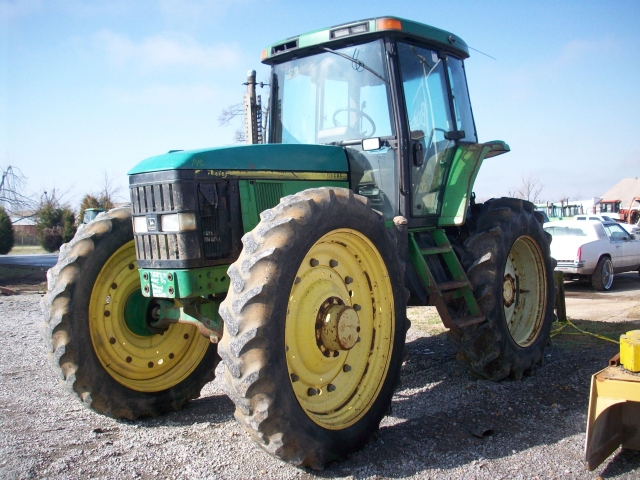 John Deere 7400 Picture 1