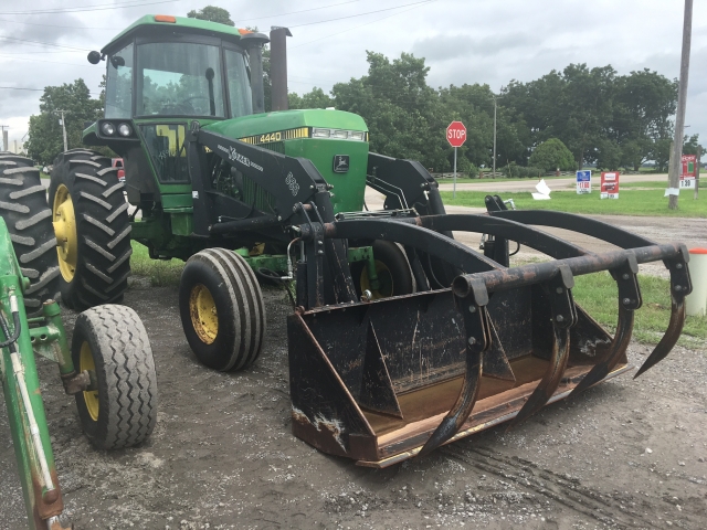 John Deere 4440 Picture 1