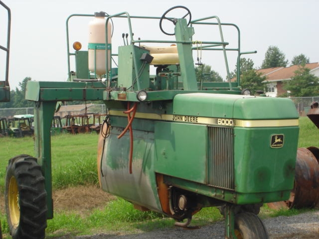 John Deere 6000 Hi-Cycle Picture 1