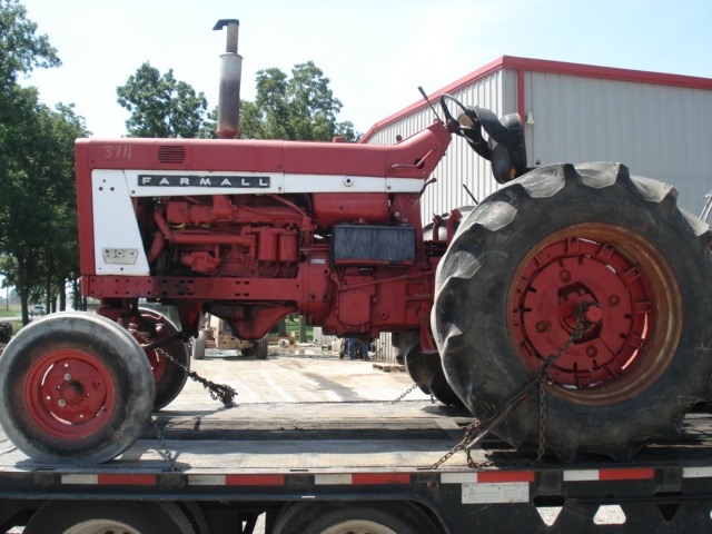 International Harvester (IH) 806 Picture 1