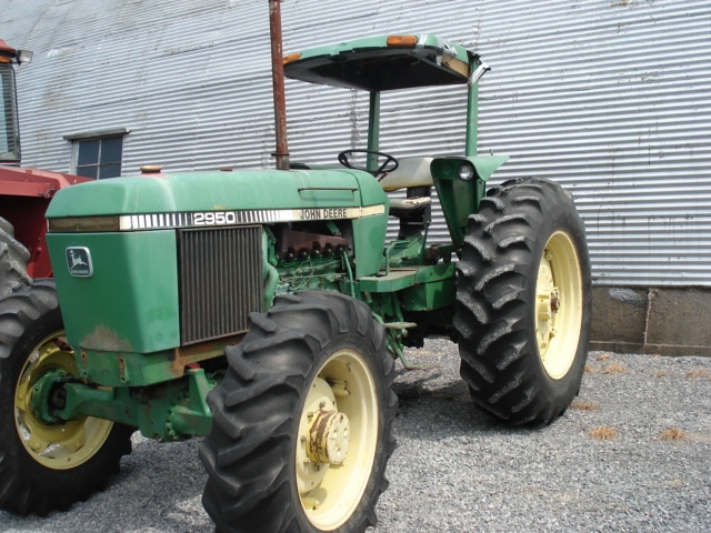 John Deere 2950