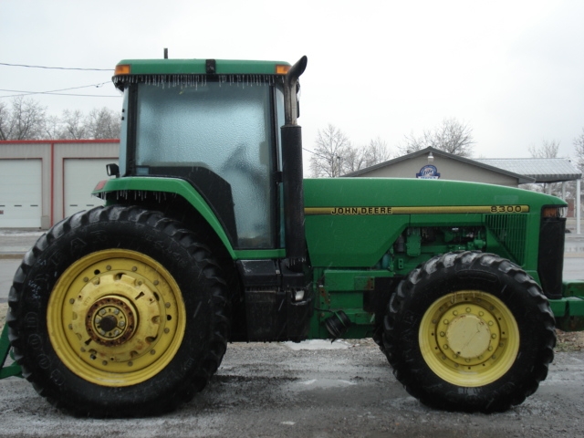 John Deere 8300 - Salvage Tractors - Bootheel Tractor Parts
