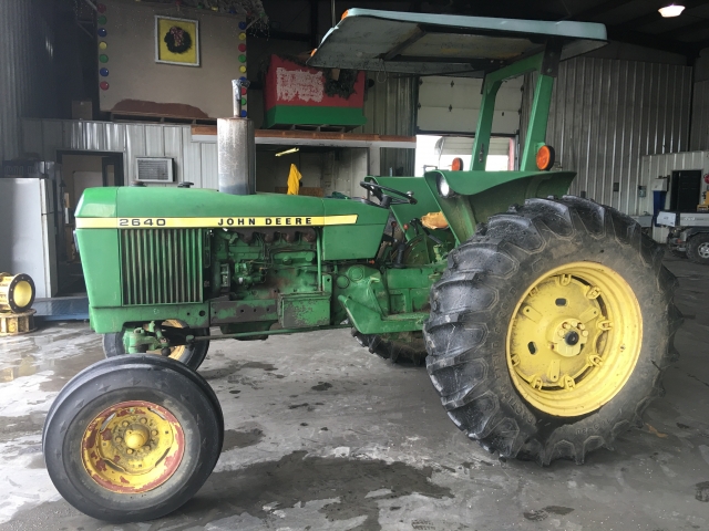 John Deere 2640 Picture 1