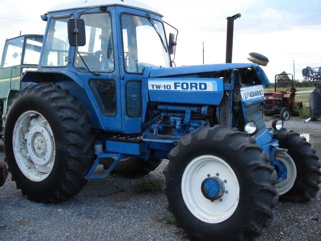 Ford - New Holland TW10 Picture 2