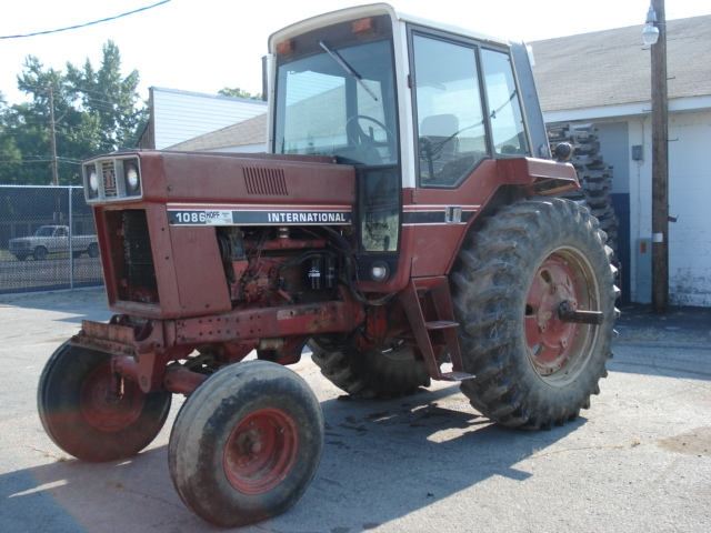 International Harvester (IH) 1086 Picture 1