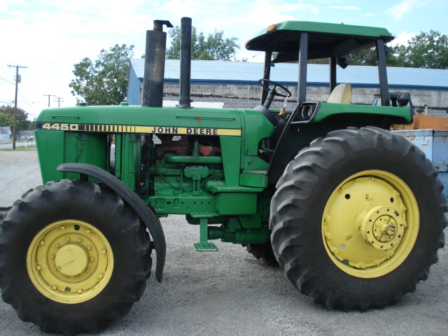 John Deere 4450 Picture 2