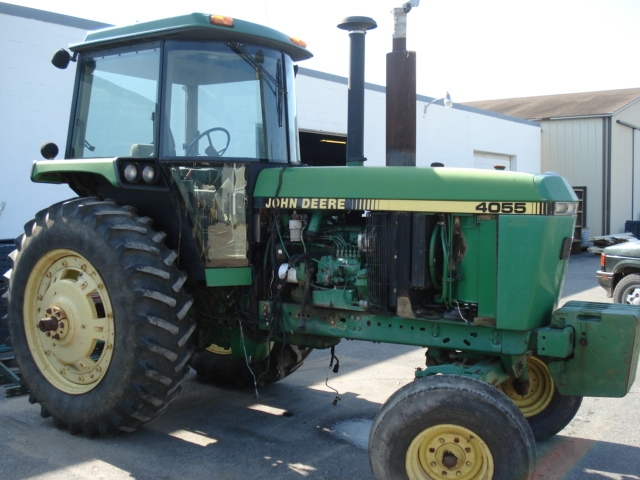 John Deere 4055 Picture 1