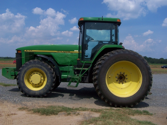 John Deere 8100 Picture 2