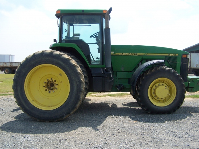 John Deere 8100 Picture 1