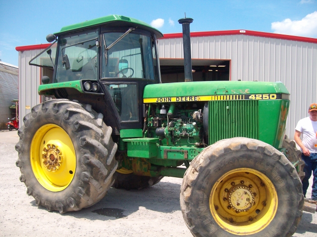 John Deere 4250 Picture 1