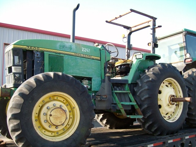 John Deere 7600 Picture 1