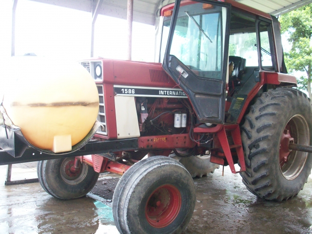 International Harvester (IH) 1586 salvage tractor at Bootheel Tractor Parts
