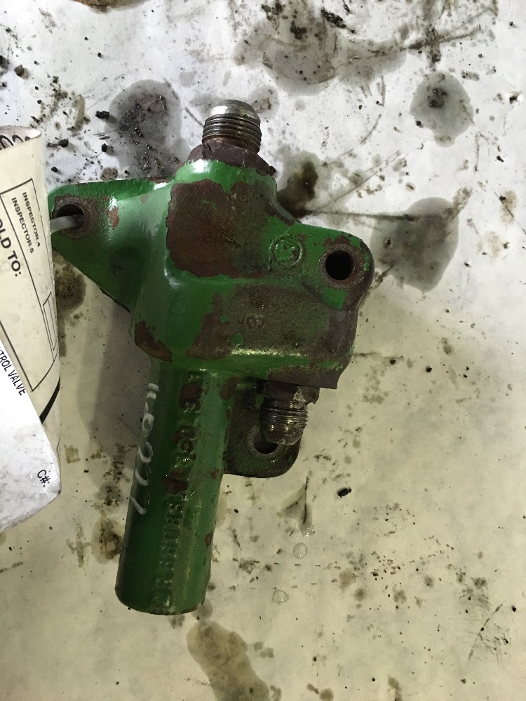 John Deere Flow Control Valve for John Deere 2150, 2350, 2355, 2555, 2750, 2755, 2950, 2955