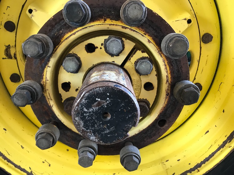 John Deere 86 mm Dual Hubs