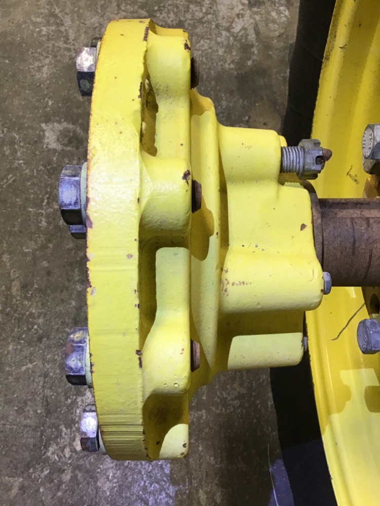 John Deere 86 mm Dual Hubs