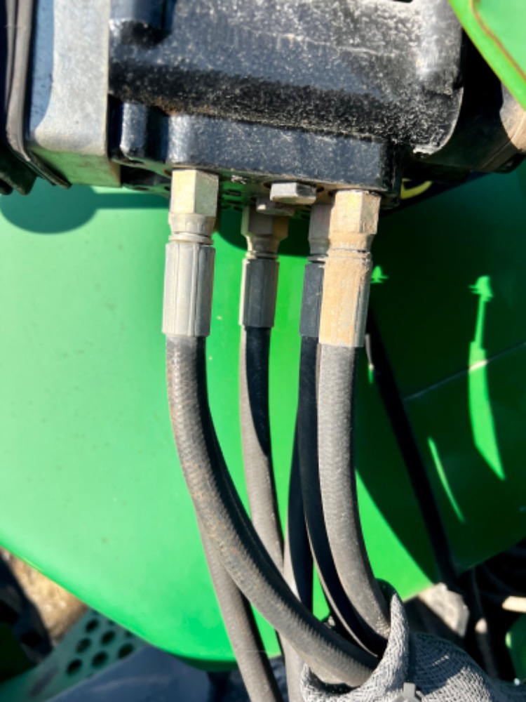 John Deere 512 Vs 520 Loader