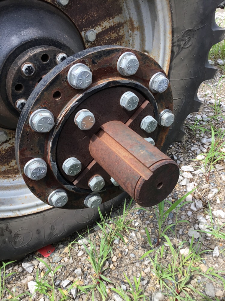 CASE/CASE I.H. Dual Hubs for CASE/CASE I.H. 1896, 2096, 2294, 2394